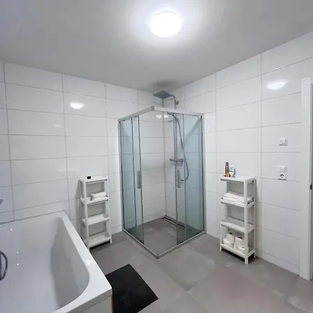 Modern And Cozy In アパート *