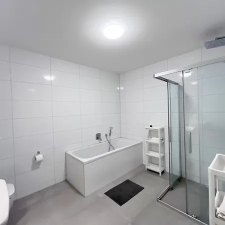 Lejlighed Modern And Cozy In *