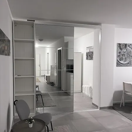公寓 Modern And Cozy In *